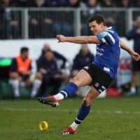England international Freddie Burns, seen playing for Bath in the Premiership on Dec. 30, 2018, will join Toyota Industries Shuttles for the 2020-21 Top League season. | ACTION IMAGES / VIA REUTERS