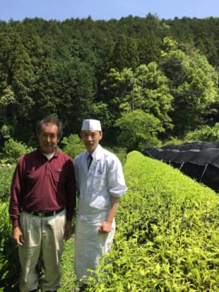 Boun-tea-ful relationship: Grower Katsuya Saito (left) is the 17th-generation head of a family that has produced the renowned Hon’-yamacha tea for centuries in Shizuoka Prefecture. Saito does everything himself from growing the tea to processing the leaves; he even cultures microbes to improve the soil. Next to him stands Toshiya Ikki, owner-chef of the kaiseki (multicourse) Japanese restaurant Ikki in the city of Hamamatsu, where the bottled tea Kin no Fukun is served. | 