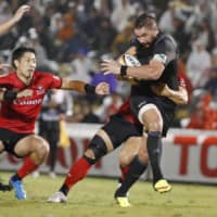 Ricoh Black Rams No. 8 Colin Bourke (right) plays against Canon Eagles during a Top League match on Sept. 21, 2018, at Tokyo\'s Chichibunomiya Rugby Stadium. | KYODO
