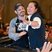 Peruvian politician Keiko Fujimori waves to supporters next to her husband, Mark Villanella, as she is released from prison in Lima, on Nov. 29. The opposition leader was again released from prison under bail on Thursday after spending three months in pre-trial detention in a corruption case linked to Brazilian construction giant Odebrecht. | AFP-JIJI