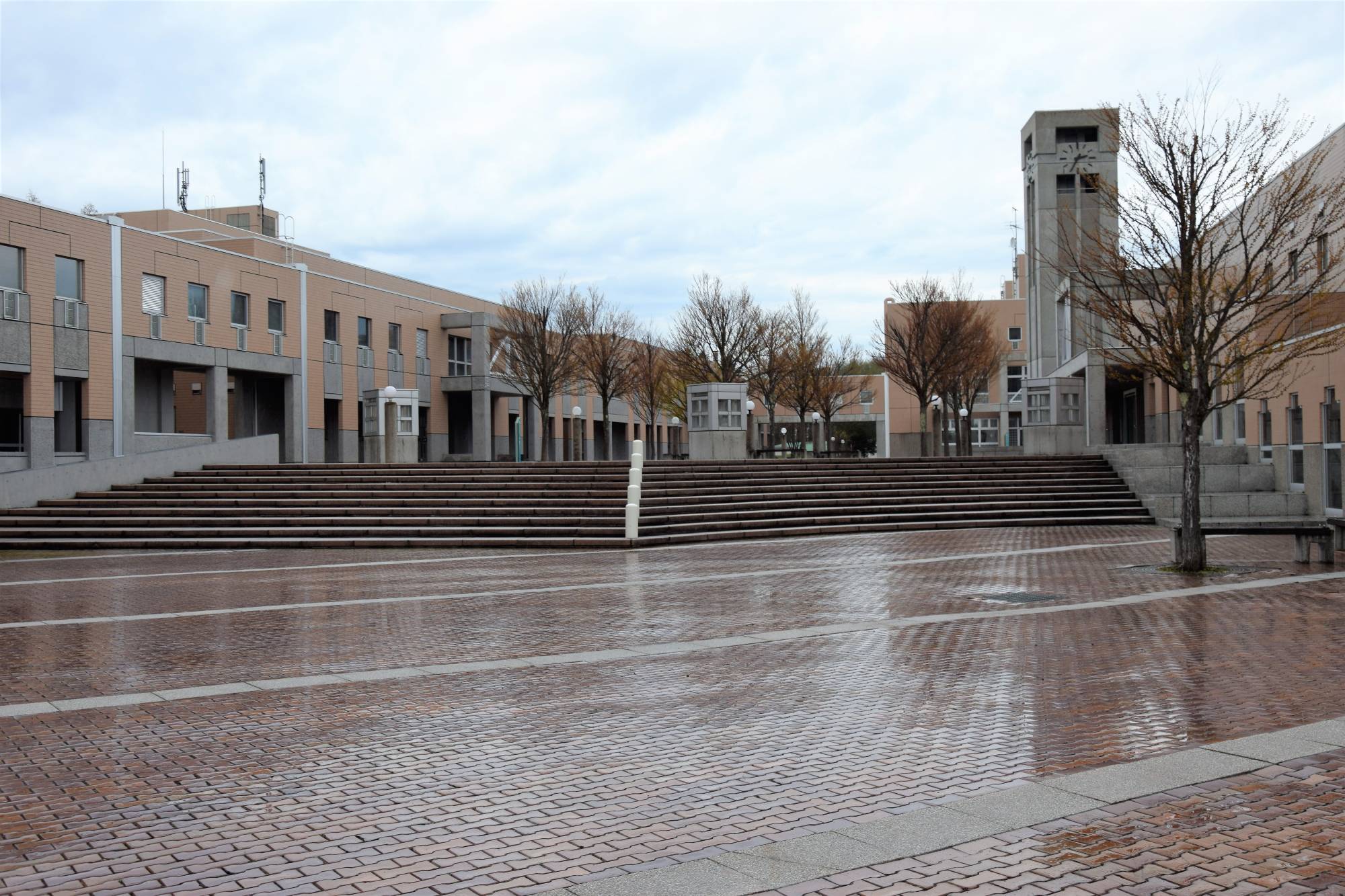 Tokyo University of Agriculture’s Okhotsk campus, in the city of Abashiri, was closed amid the COVID-19 outbreak, leading to a sharp decline in the number of students living in the city and working part-time in the sector. | HOKKAIDO SHIMBUN