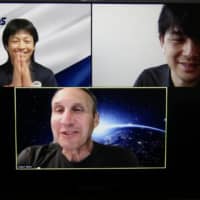 David Blatt (bottom) speaks during a Get Better Now Zoom Seminar with Tokyo Z head coach Shunsuke Todo (above left) and Texas Legends assistant Takuma Ito on Saturday. | KAZ NAGATSUKA
