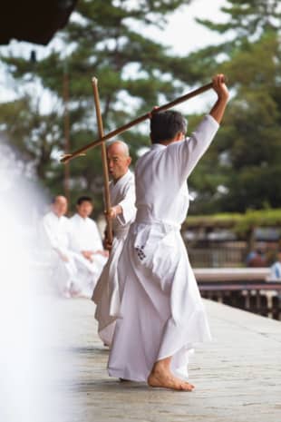 Spiritual: A hōnō-enbu (demonstration presented as an offering) is performed every year at Kofukuji, the temple where Hozoin-ryu was founded. | MASATOMO MORIYAMA