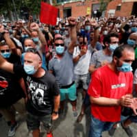 Nissan workers wearing face masks protest in front of a Nissan car dealership against the closure of the factory of Zona Franca, during the coronavirus outbreak in Barcelona last week.  | REUTERS