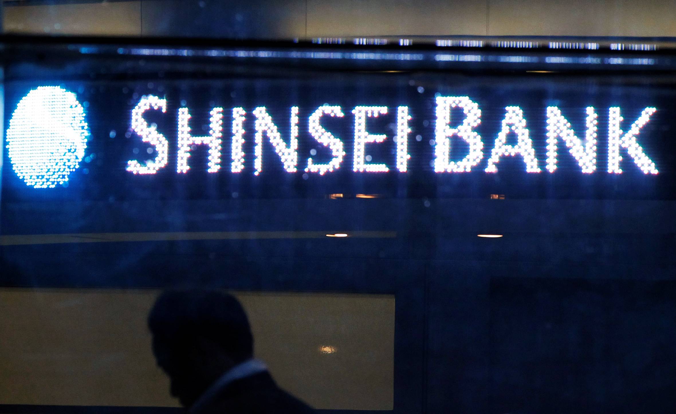 Shinsei Bank Ltd. announced that it will purchase New Zealand's UDC Finance Ltd. for about ¥51 billion, which will be its biggest overseas acquisition deal. | REUTERS