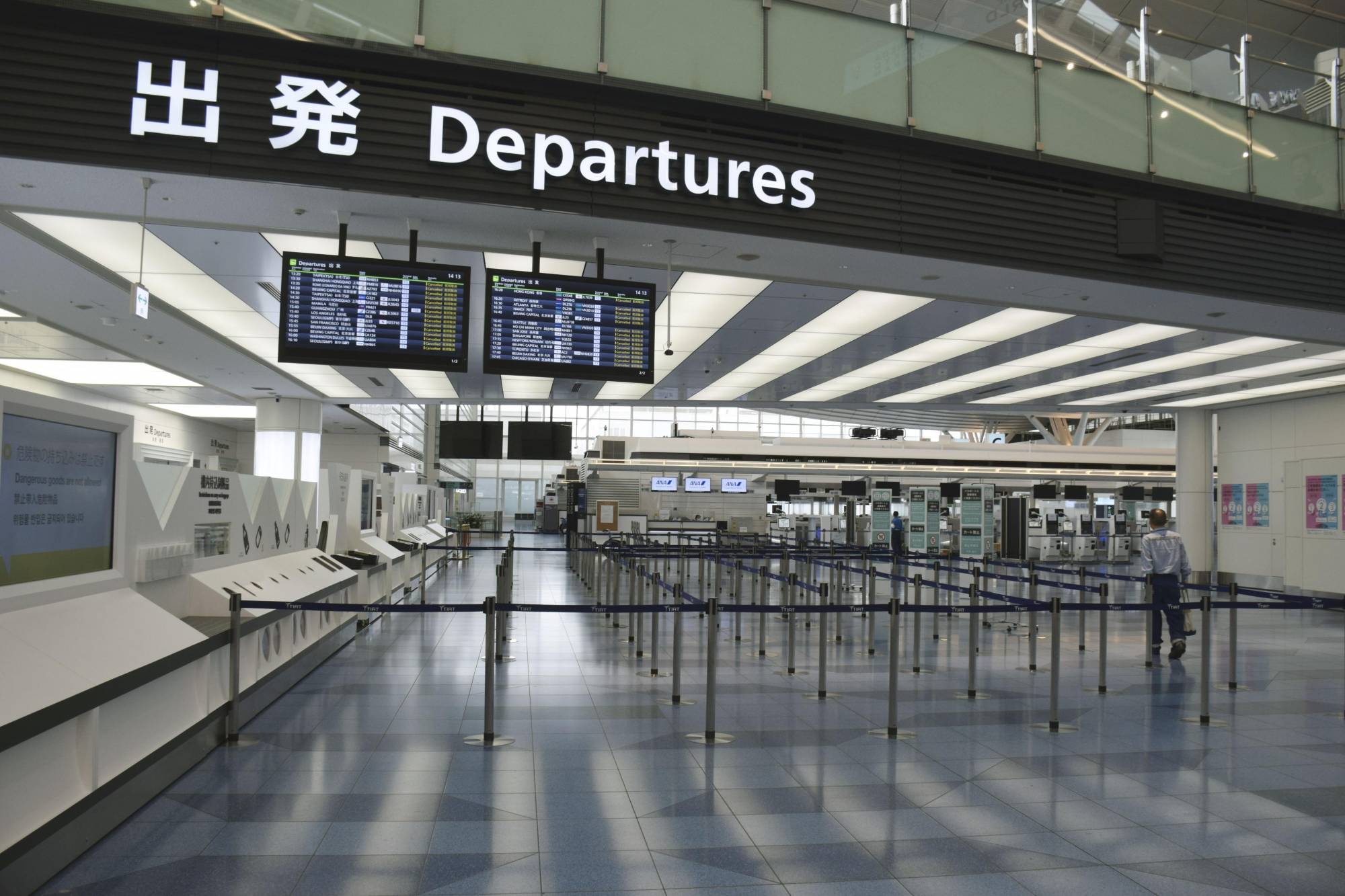 An international departure lobby at Tokyo's Haneda Airport is seen deserted on May 21 amid the coronavirus pandemic. | KYODO 