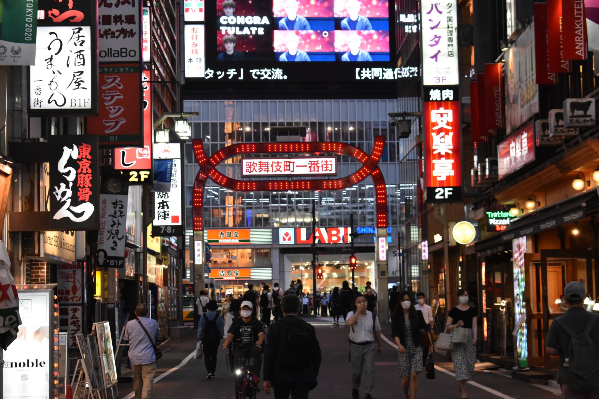 Following the lifting of the state of emergency on May 25, Tokyo has seen a litany of new COVID-19 cases that have traced back to nighttime entertainment districts. | TOMOHIRO OSAKI