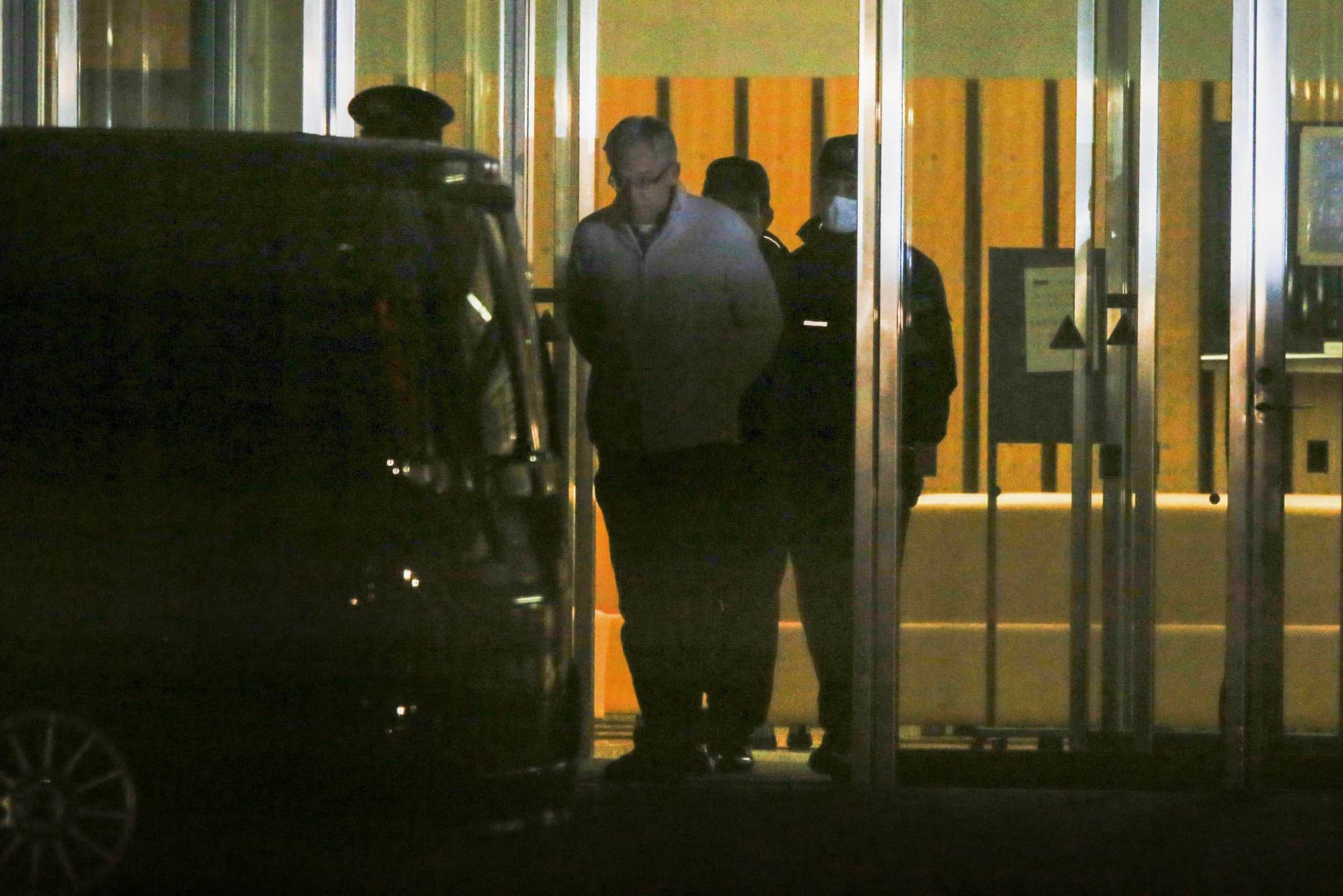 Greg Kelly, former representative director of Nissan Motor Co., leaves the Tokyo Detention House in Tokyo in December 2018. | BLOOMBERG