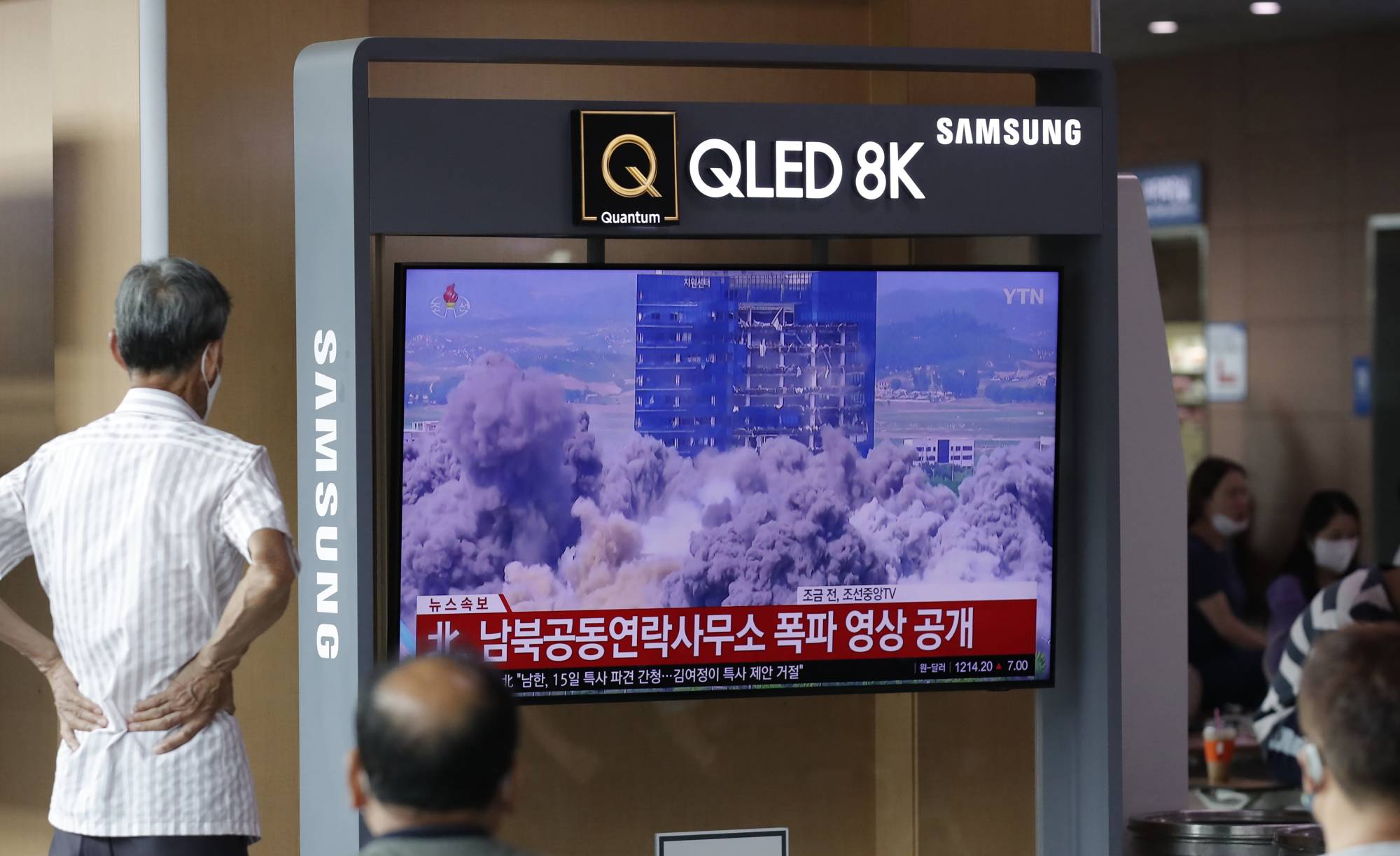 A news program broadcasts the demolition of the inter-Korean liaison office building in Kaesong, North Korea, at the Seoul Railway Station on Wednesday. | AP