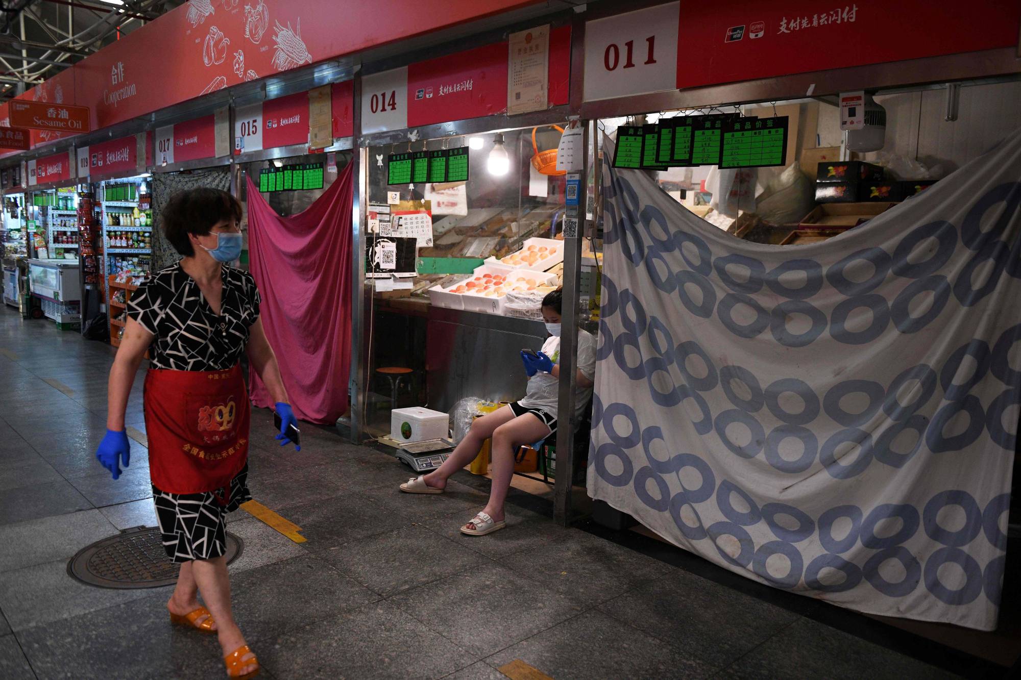 More than 200 people have recently tested positive for COVID-19 across Beijing. Schools are now shut and thousands of domestic flights have been canceled. | AFP-JIJI