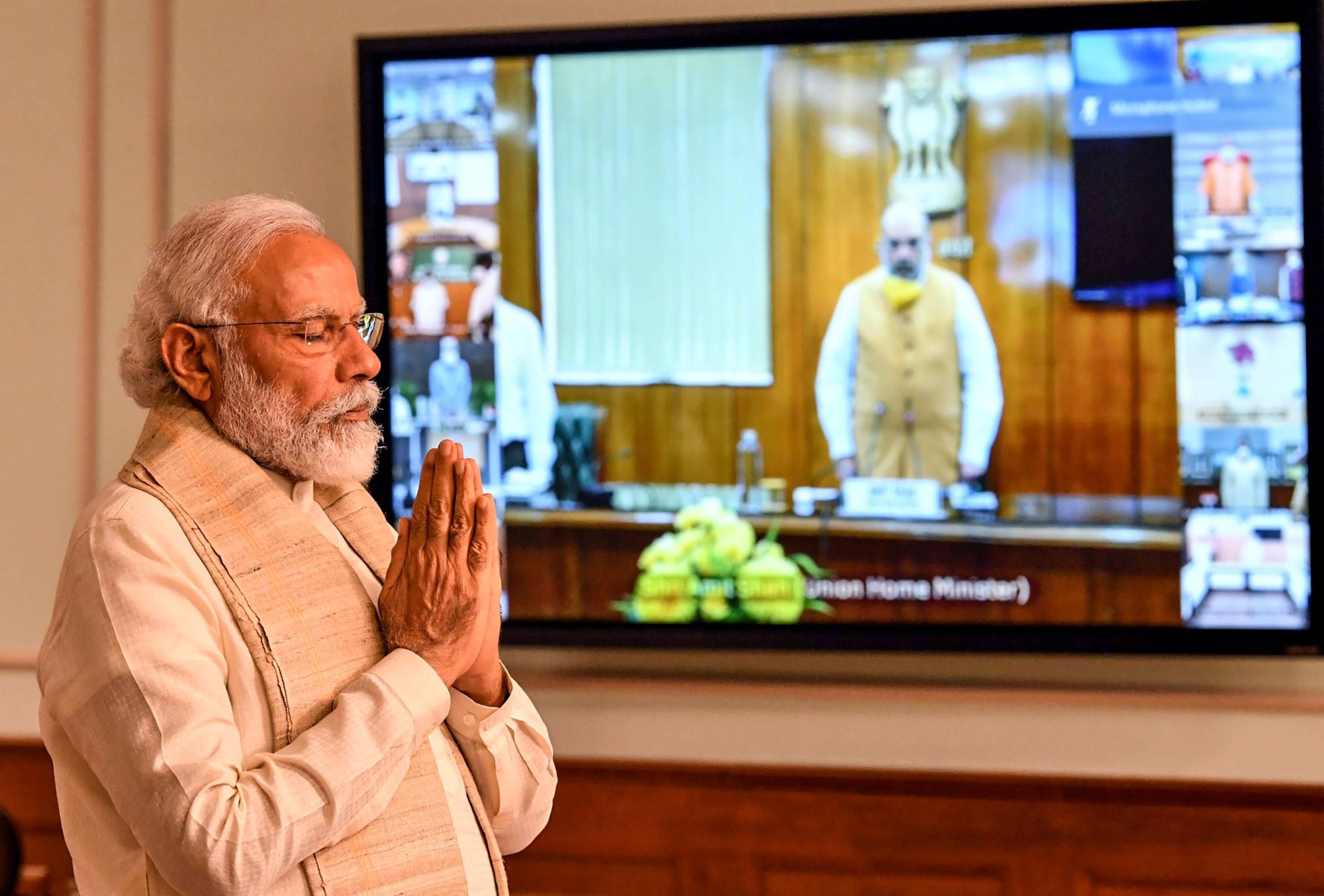 Indian Prime Minister Narendra Modi on June 17 pays a two-minute silence tribute to the soldiers who lost their lives the day before in a border brawl with Chinese troops.   | INDIAN PRESS INFORMATION BUREAU / VIA AFP-JIJI