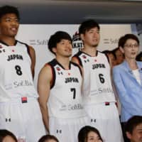 Japan Basketball Association President Yuko Mitsuya poses for photos with the men\'s national team at an event before last year\'s FIBA World Cup. | KAZ NAGATSUKA
