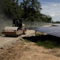Construction takes place at the Ecopetrol SA solar plant, operated by AES Colombia, in Castilla La Nueva, Colombia, in October 2019. | BLOOMBERG
