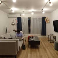 A living room at a share house operated by Be Good Japan Inc. in Tokyo\'s Toshima Ward | KAZUAKI NAGATA 
