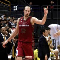 The Brave Thunders\' Nick Fazekas competes during his team\'s Emperor\'s Cup game against the Sunrockers Shibuya in January. The 35-year-old center has tested positive for COVID-19, the team announced Wednesday. | KAZ NAGATSUKA