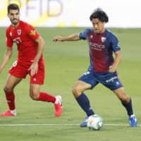 Huesca\'s Shinji Okazaki controls the ball during his team\'s match against Numancia on Friday in Huesca, Spain. | KYODO