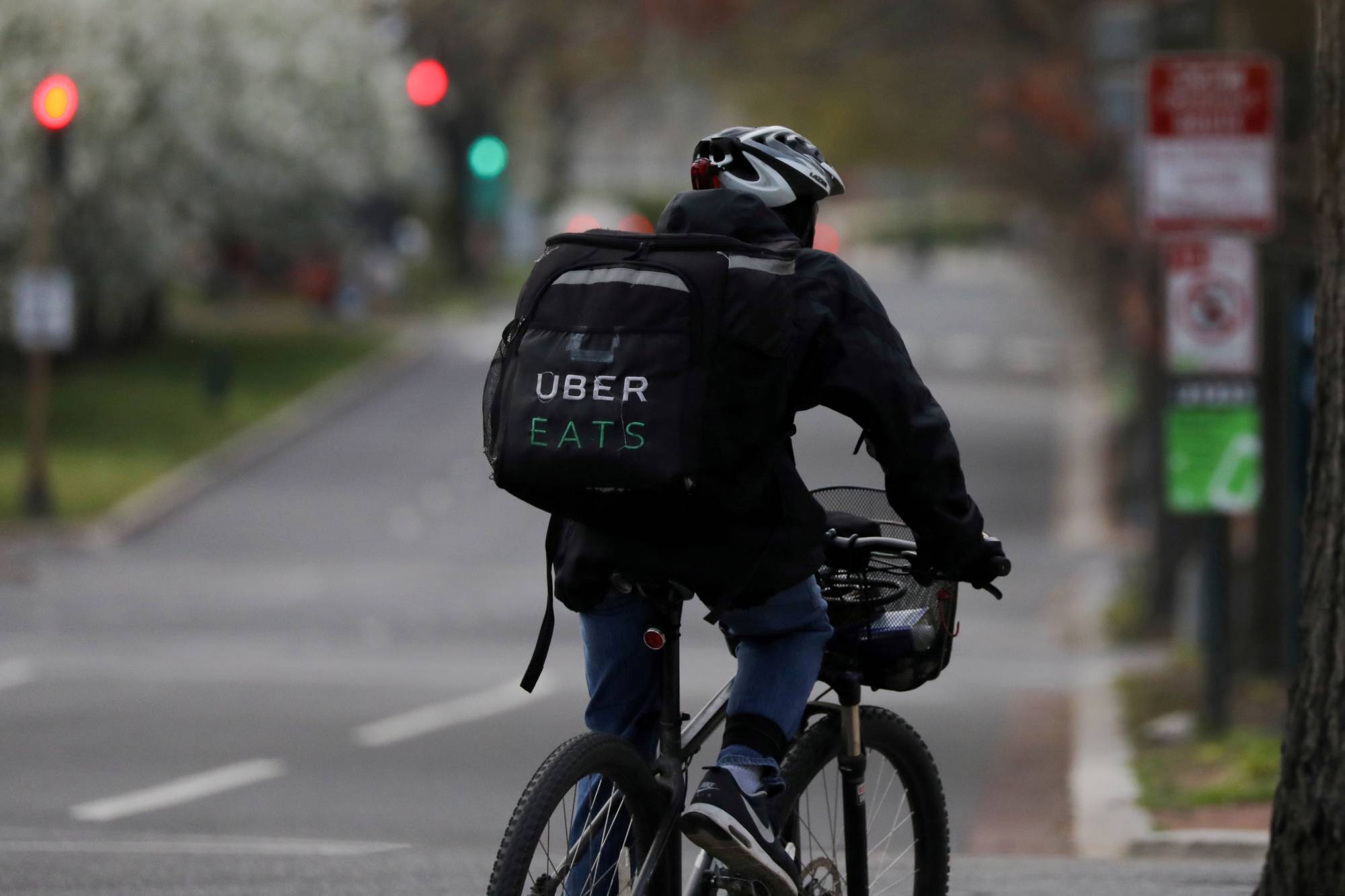 The union representing staff for Uber Technologies Inc.'s food delivery service said it found about 40 percent of workers involved in 31 accidents between January and March were forced to take leave of over one month due to their injuries. | REUTERS