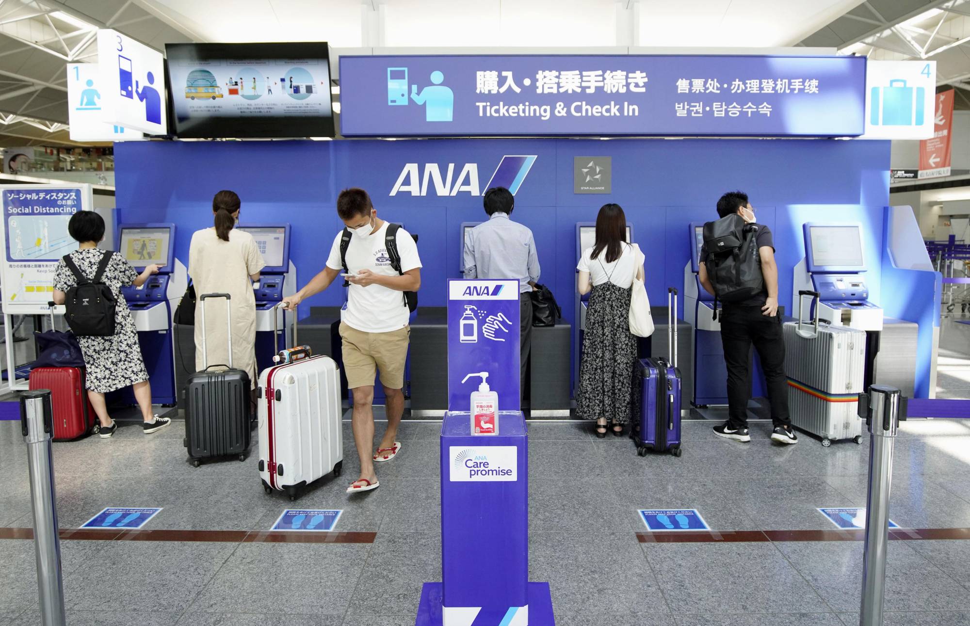 Travelers check in at the domestic departure lobby of Chubu Centrair International Airport in Tokoname, Aichi Prefecture, on Wednesday. | KYODO