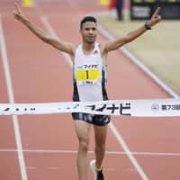 El Mahjoub Dazza crosses the finish line to win the 2019 Fukuoka International Marathon on Dec. 1, 2019. | KYODO
