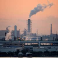 Factories are seen near Tokyo. The coronavirus pandemic may have caused structural changes in Japan\'s economy, requiring the Bank of Japan to tap more deeply into big data in making policy decisions. | REUTERS 