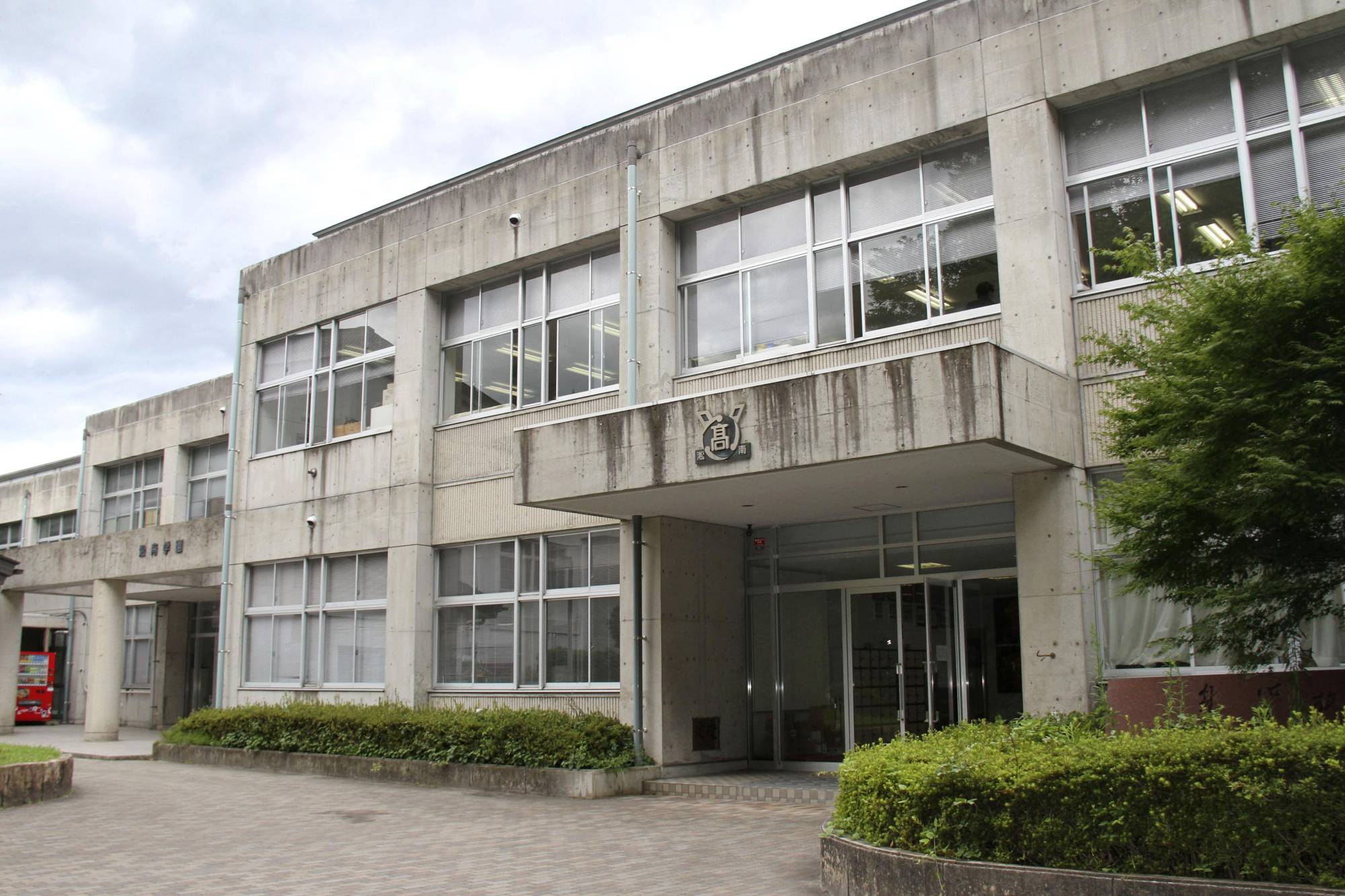 A large cluster of COVID-19 infections has been identified at Rissho Shonan High School in the city of Matsue, Shimane Prefecture. | KYODO