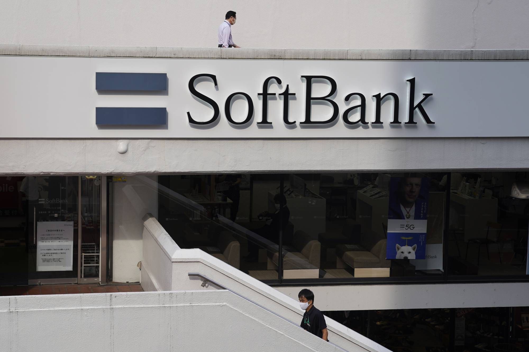 SoftBank Group Corp. is looking to invest over ¥1 trillion in public stocks. | BLOOMBERG