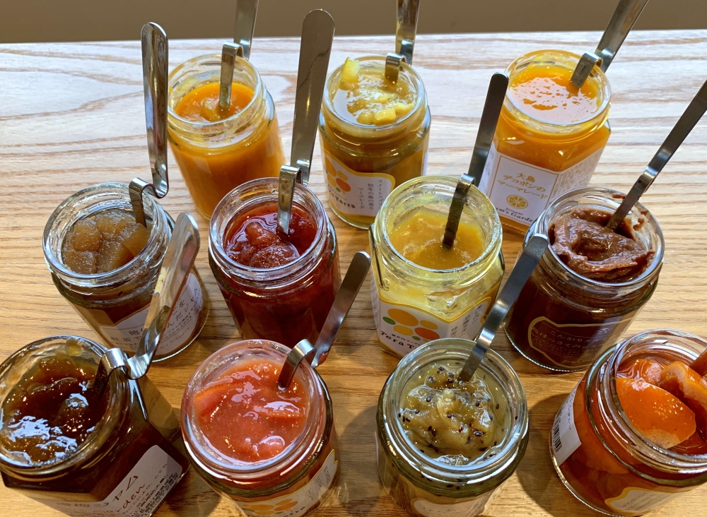 A variety of jams are made from the fruits of Suo Oshima island in Yamaguchi Prefecture and other areas around the Seto Inland Sea at Setouchi Jam’s Garden.  | SETOUCHI JAM’S GARDEN