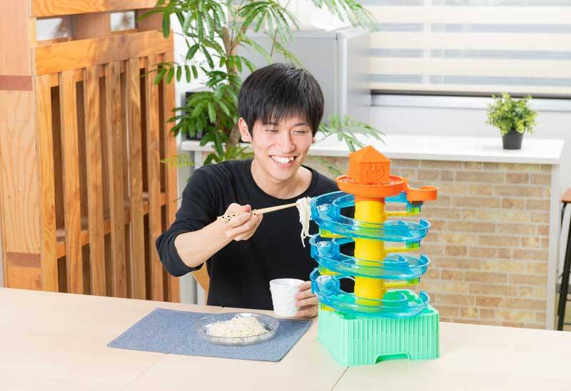 Go with the flow: This year’s edition of Takara Tomy Arts Co.’s Big Stream Somen Slider lets you combine parts to create various tracks for the noodles to circulate. 