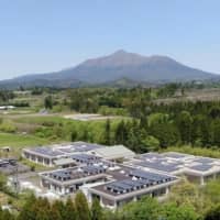 Shizen Energy Group began offering in May the Minimum Grid service, which is a solar power generation system that combines solar panels, storage batteries and an Energy Management System. | SHIZEN ENERGY GROUP