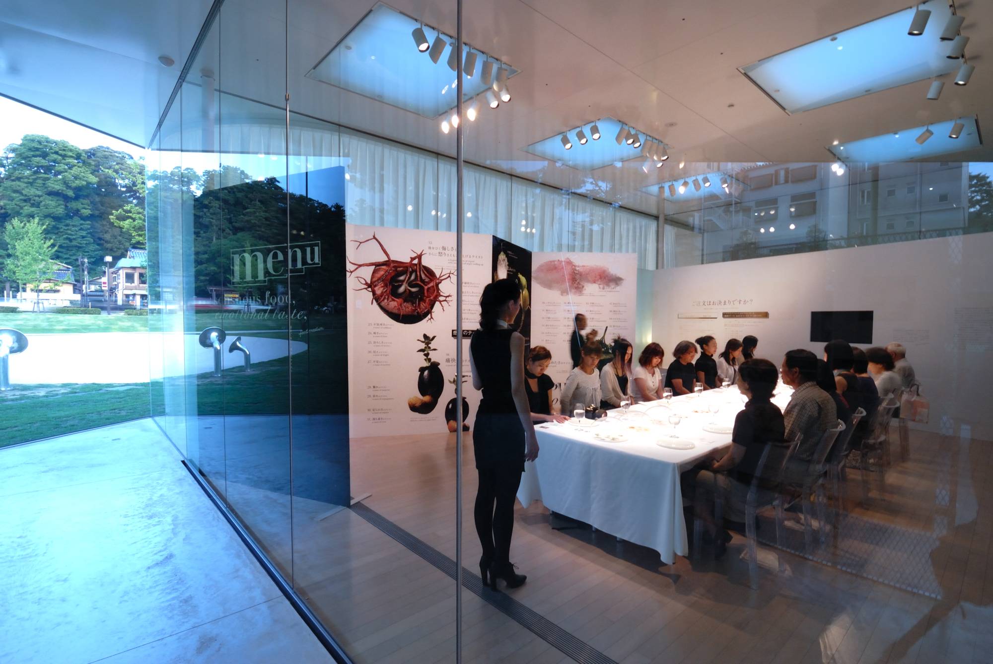 Awakening curiosity: Ayako Suwa presents 99 bite-size tidbits to guests at her sold-out 2008 exhibition, “Sensuous Food, Emotional Taste.” | HIROSHI IWASAKI