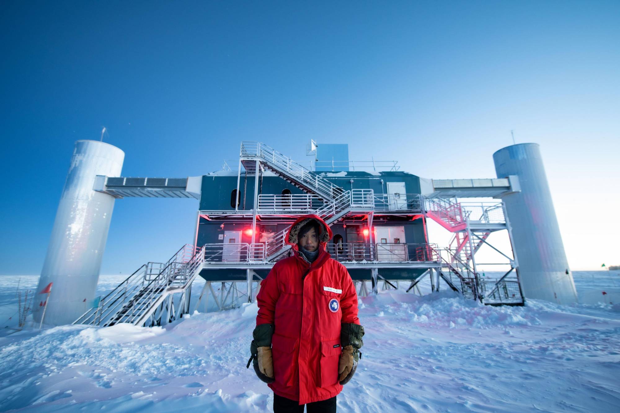 Yuya Makino is tasked with maintaining and monitoring the IceCube Laboratory, which collects data from below the Antarctic ice. | COURTESY OF YUYA MAKINO, ICECUBE / NSF / VIA KYODO
