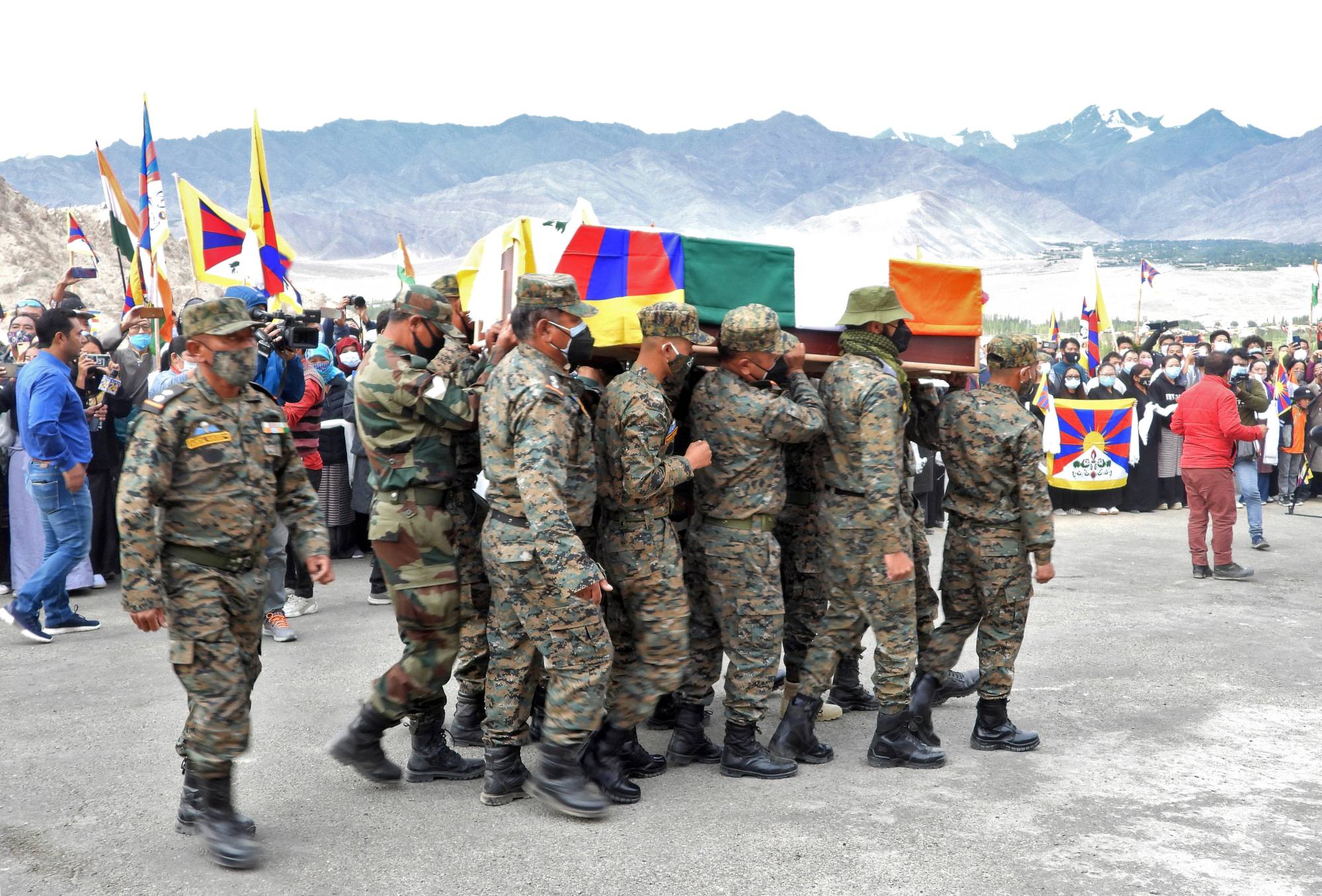 Indian soldiers carry a coffin containing the body of Tenzin Nyima on Sept. 7. | REUTERS 