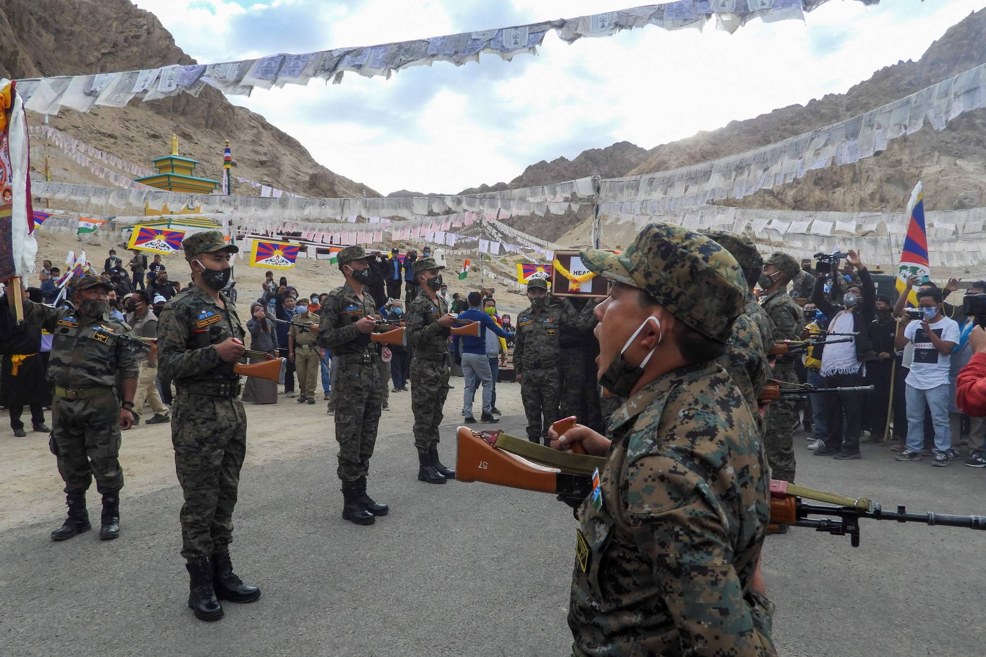 Indian soldiers pay their respects during the funeral of their comrade, Tenzin Nyima, a senior-rank Tibetan official from India's Special Frontier Force, on Sept. 7. | AFP-JIJI