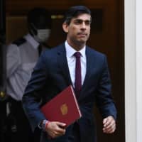 Chancellor of the Exchequer Rishi Sunak announced on Thursday a package of new measures aimed at mitigating the effect of the coronavirus on British jobs. | AFP-JIJI