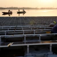 A floating solar power plant in Huainan, a former coal-mining region, in China\'s eastern Anhui province.  | AFP-JIJI