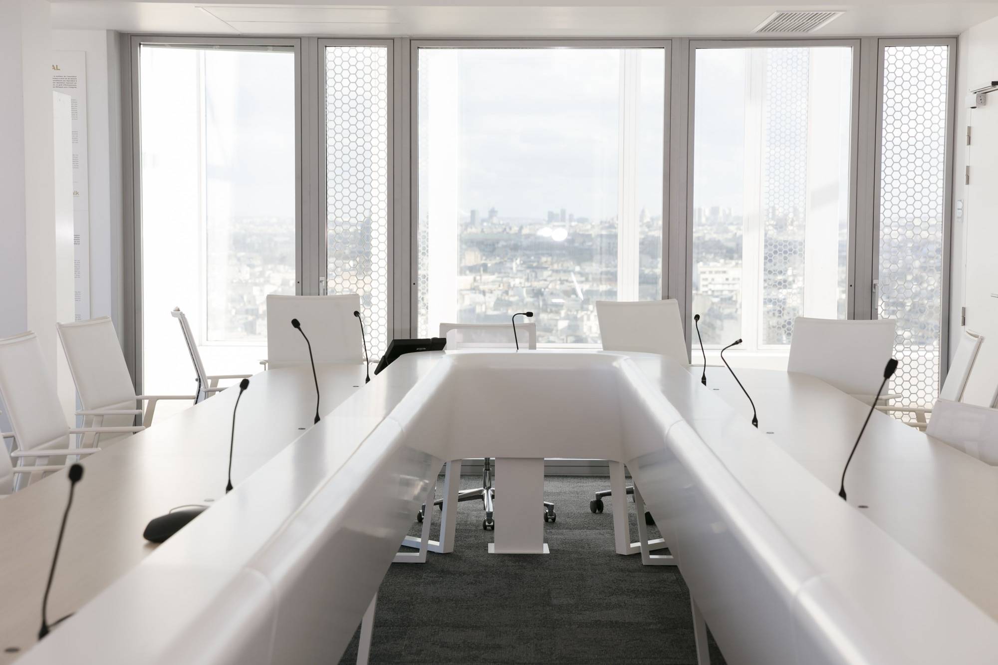 Despite a decade of efforts, women and racial minorities are still underrepresented on corporate boards.  | BLOOMBERG
