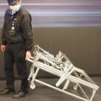 Aisin Seiki Co., an auto parts maker in the Toyota group, started producing makeshift beds and partitions in May. | CHUNICHI SHIMBUN
