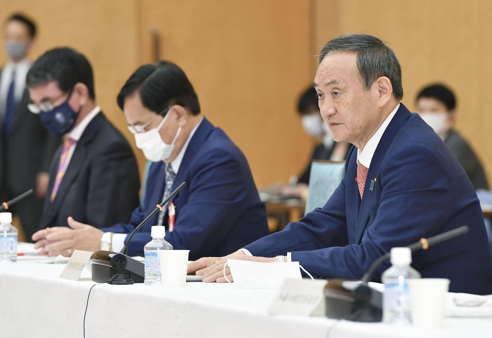 Yoshihide Suga speaks at a meeting on regulatory reform at the Prime Minister's Office on Wednesday. | KYODO