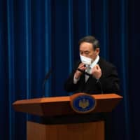 Prime Minister Yoshihide Suga, known to be a workaholic, has been meeting people outside of the government to discuss issues such as digital reform. | BLOOMBERG