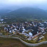 Hoshino Resorts Co.\'s planned hotel in the Mount Tiantai area of China\'s Zhejiang province. | HOSHINO RESORTS CO. / VIA KYODO