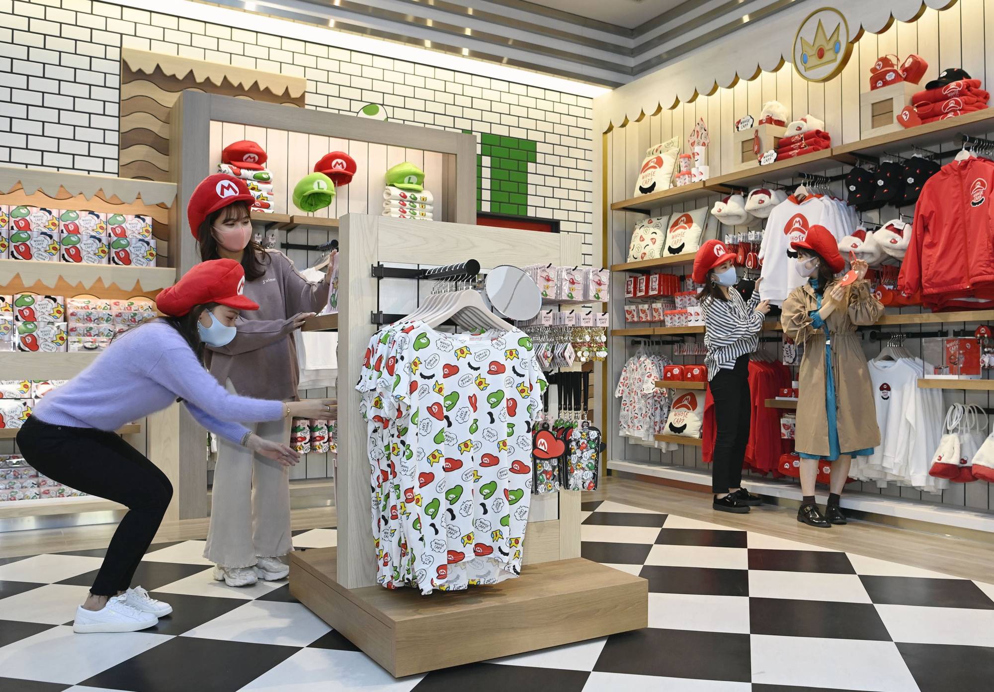 Café e loja enriquecem experiências em área temática do Mario Bros