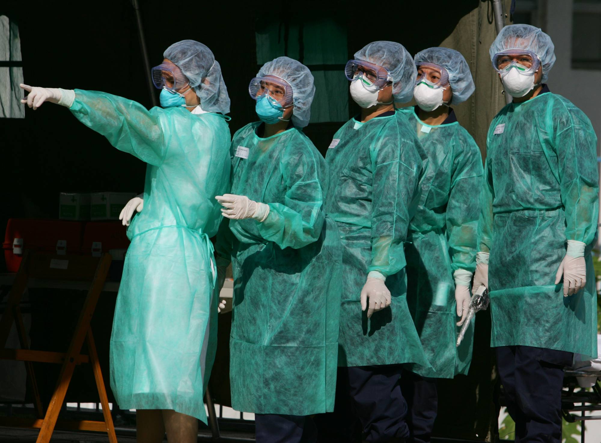 Health workers participate in a SARS outbreak drill in Hong Kong in 2004. | REUTERS 