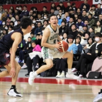 Fukuoka Daiichi guard Yuki Kawamura dribbles against Fukuoka University Ohori during the boy\'s final at the 2019 Winter Cup at Musashino Forest Sport Plaza in Tokyo on Dec. 29, 2019. | KAZ NAGATSUKA