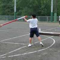 Two students from Shimizuojima Junior High School in the city of Shizuoka pass a long baton between them in a relay race during sports day in September. | SHIMIZUOJIMA JUNIOR HIGH SCHOOL / VIA CHUNICHI SHIMBUN
