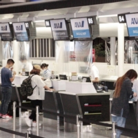 Narita Airport will set up a coronavirus testing center next month to enable departing travelers to obtain a negative test certificate within two hours.  | KYODO 

