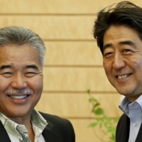 Hawaii Gov. David Ige meets with then-Prime Minister Shinzo Abe in Tokyo in June 2015.     | REUTERS 