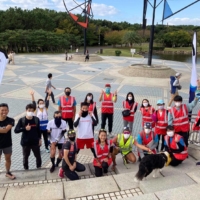 Starting line: The event team celebrated the first parkrun event at Kanagawa Prefecture’s Tsujido Kaihin park after 16 months of preparation. | ATSUSHI OIKE © AICCO
