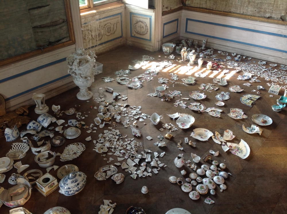 Pieces of Old Imari porcelain are displayed at Loosdorf Castle in Austria. | ROIP JAPAN