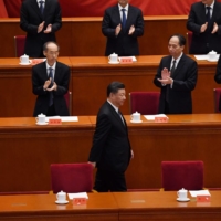 Chinese President Xi Jinping is applauded as he arrives for a ceremony in Beijing\'s Great Hall of the People on Oct. 23.  | AFP-JIJI