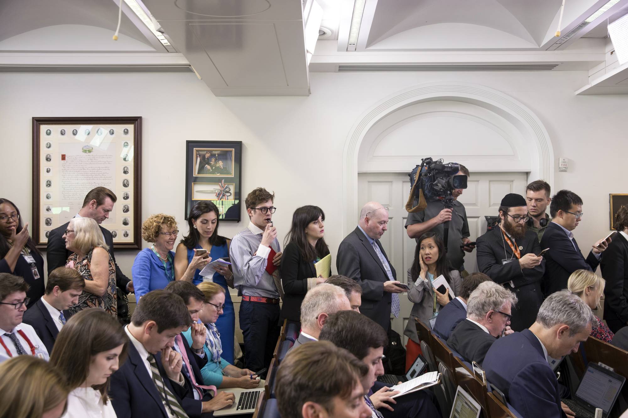 Journalists in the White House briefing room in June 2017. More than 100 Chinese news media employees in the United States are caught in a heated dispute between Beijing and Washington over the rights of foreign journalists. | STEPHEN CROWLEY / THE NEW YORK TIMES